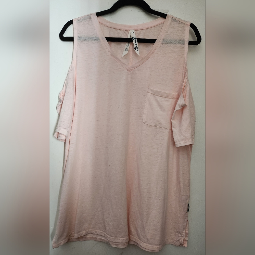 Womens Seven7 cut out shoulder size XL